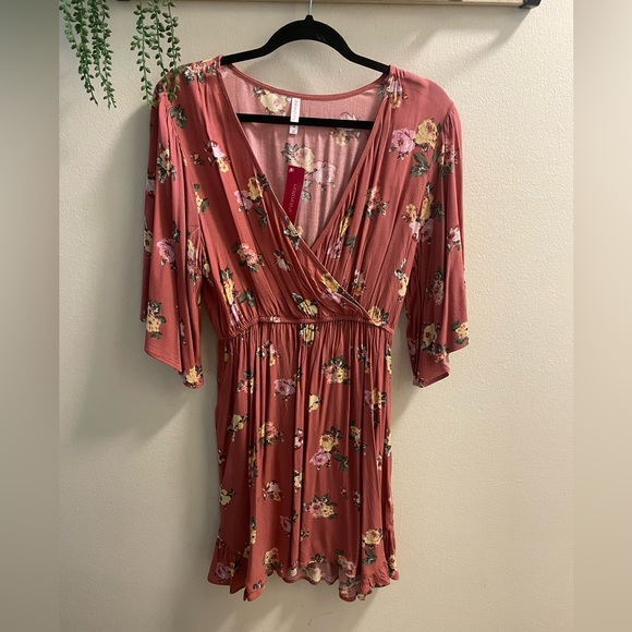 NWT- Flowy Floral Dress - Picture 1 of 3